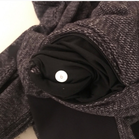 EUC! Lululemon black/gray jacket - Picture 5 of 5